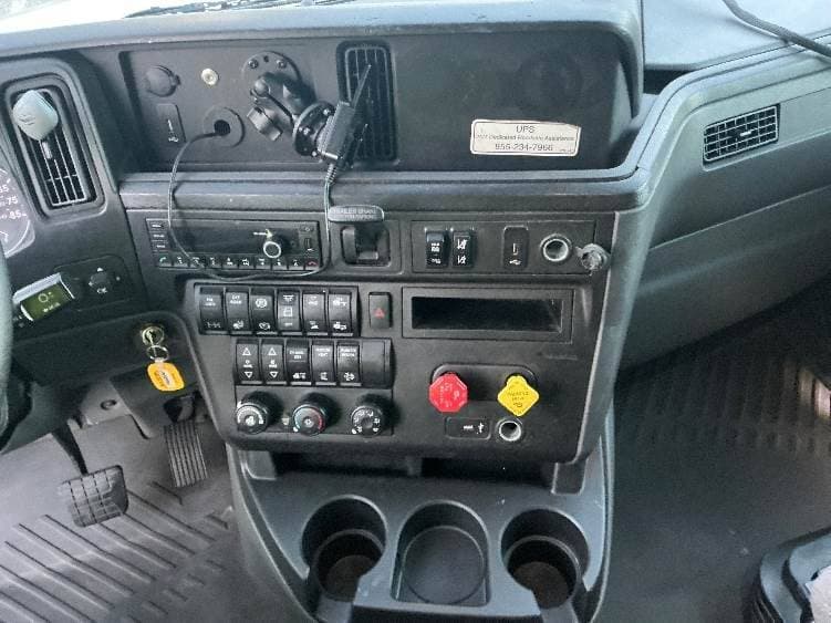 2023 International LT62F image 6