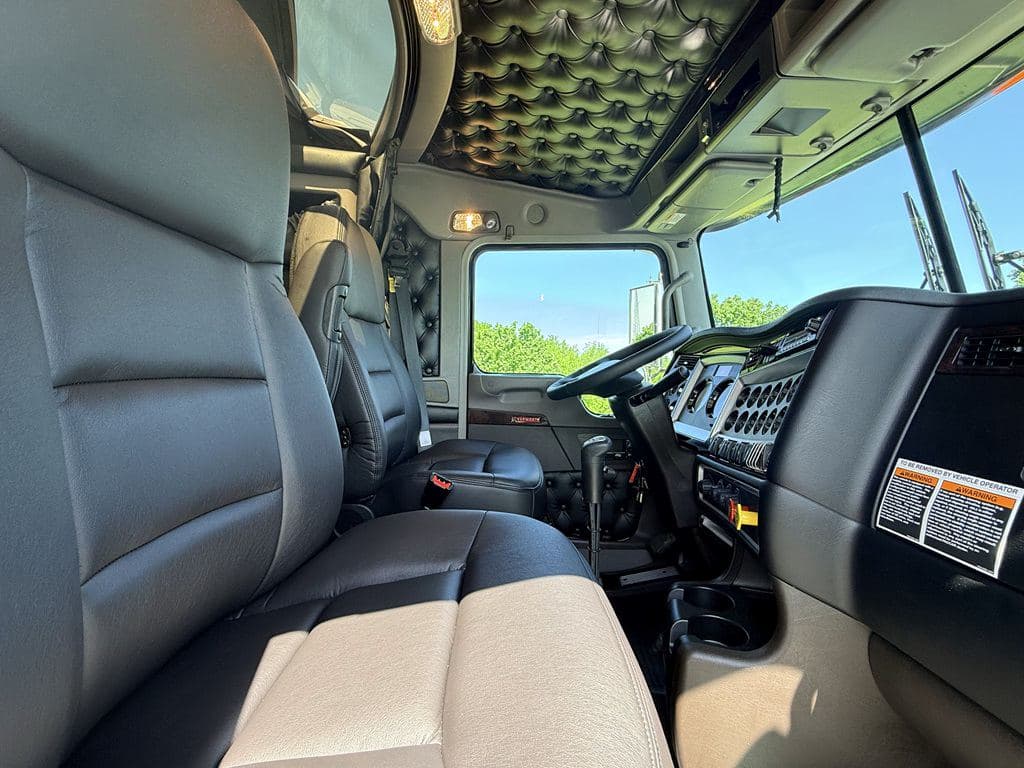 New 2027 KENWORTH W900L image 14