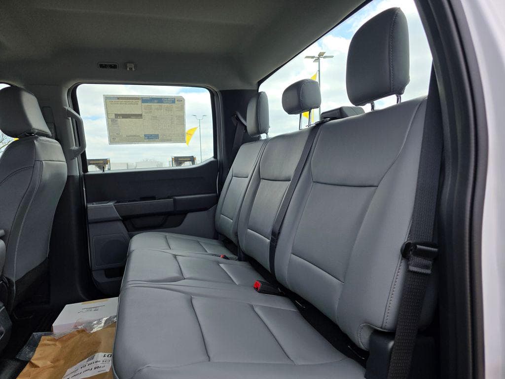 2026 Ford F-450SD XL DRW CAB CHASSIS image 27