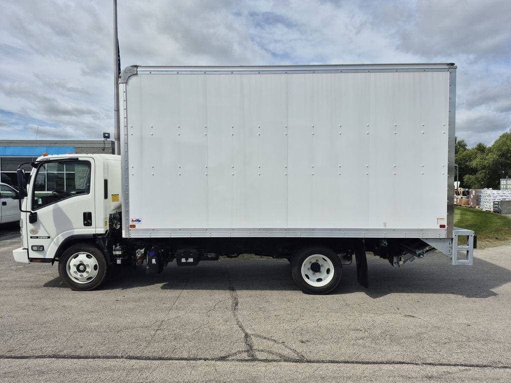 2024 Isuzu NRR image 2