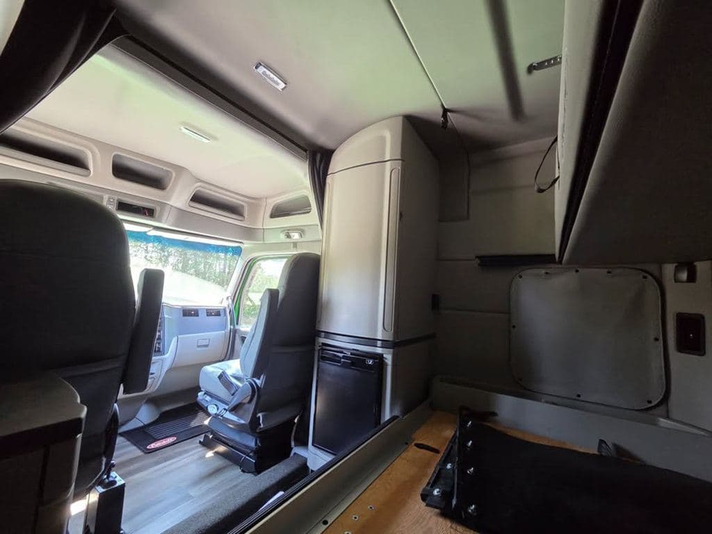 Used 2021 PETERBILT 567 image 25