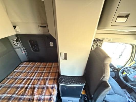 2023 Kenworth T680 image 16