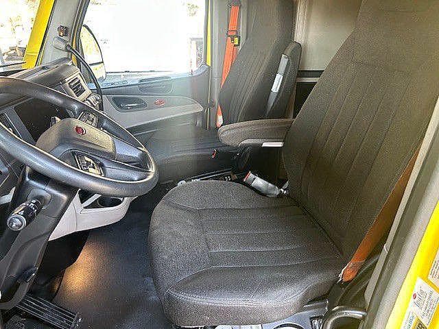 2023 Peterbilt 579 image 6