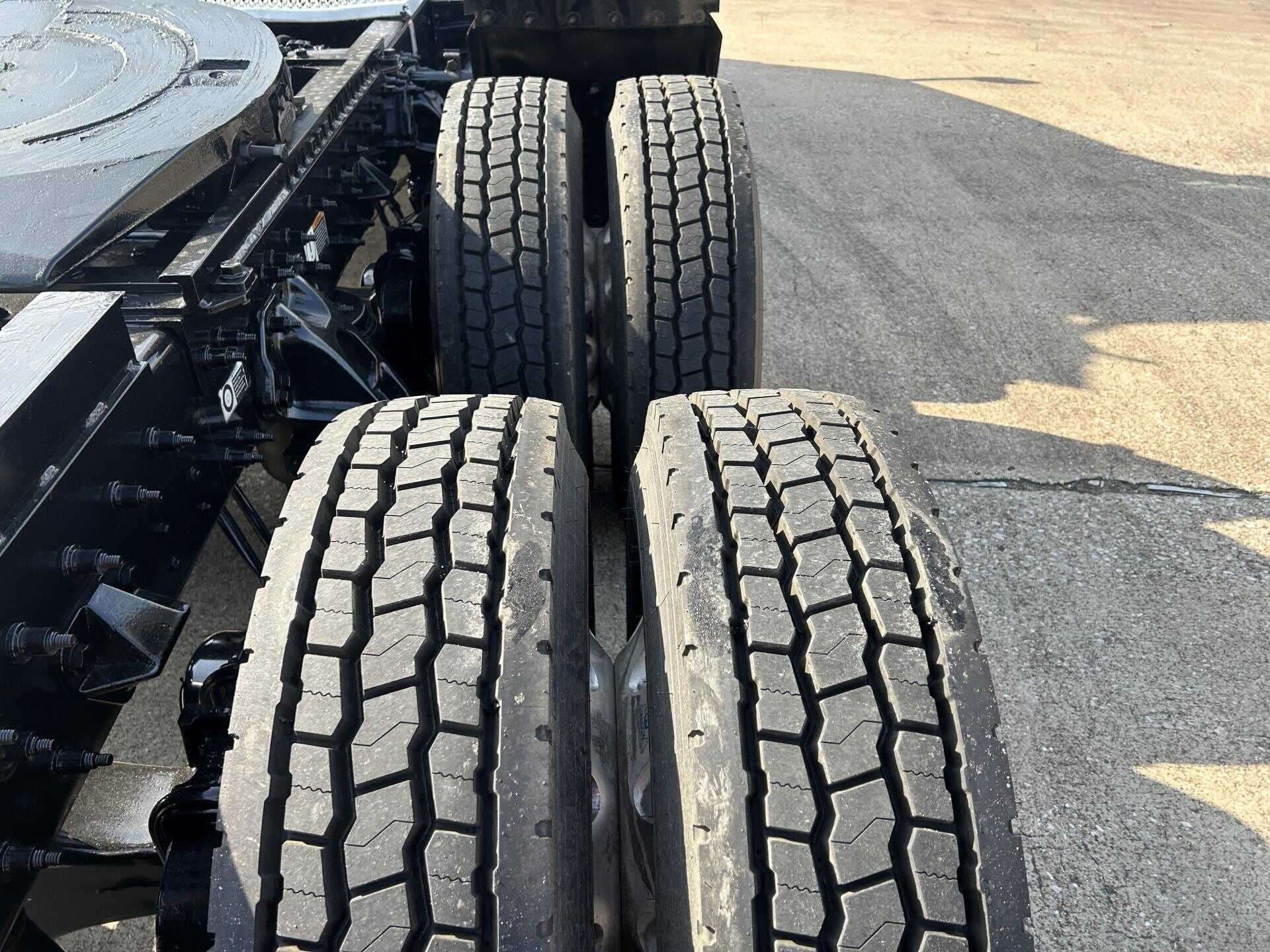 Used 2020 Peterbilt 579 Conventional - Day Cab in Houston, TX image 5