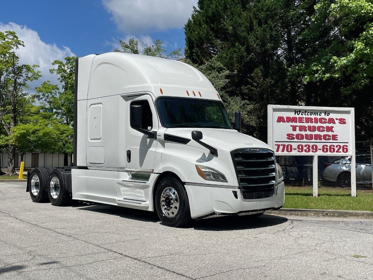 2019 Freightliner Cascadia 126 image 1