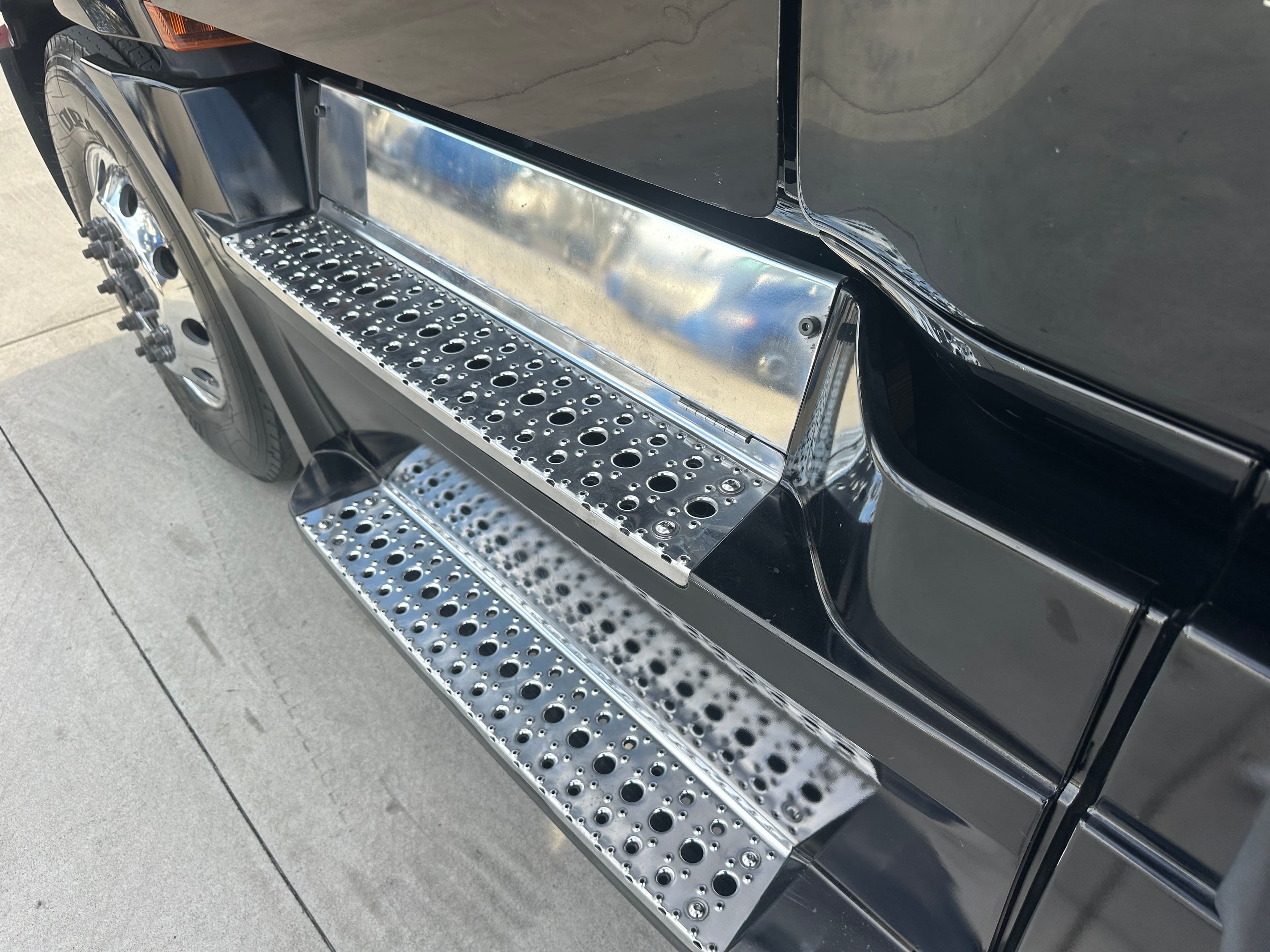 2021 Freightliner Cascadia 126 image 9