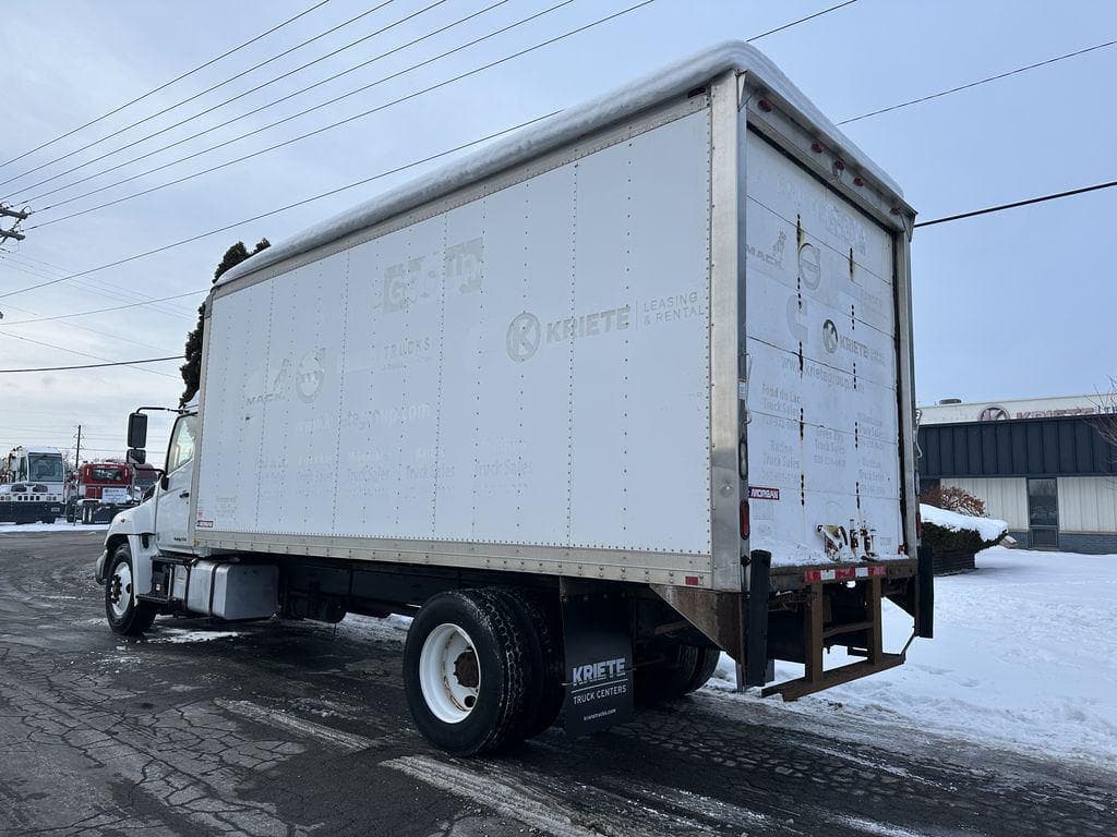 2017 Hino 268A image 3