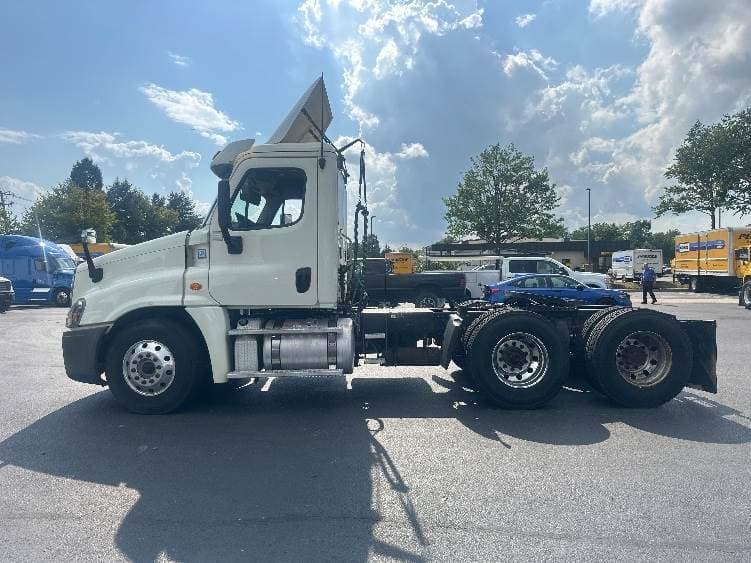 2018 Freightliner Cascadia image 9
