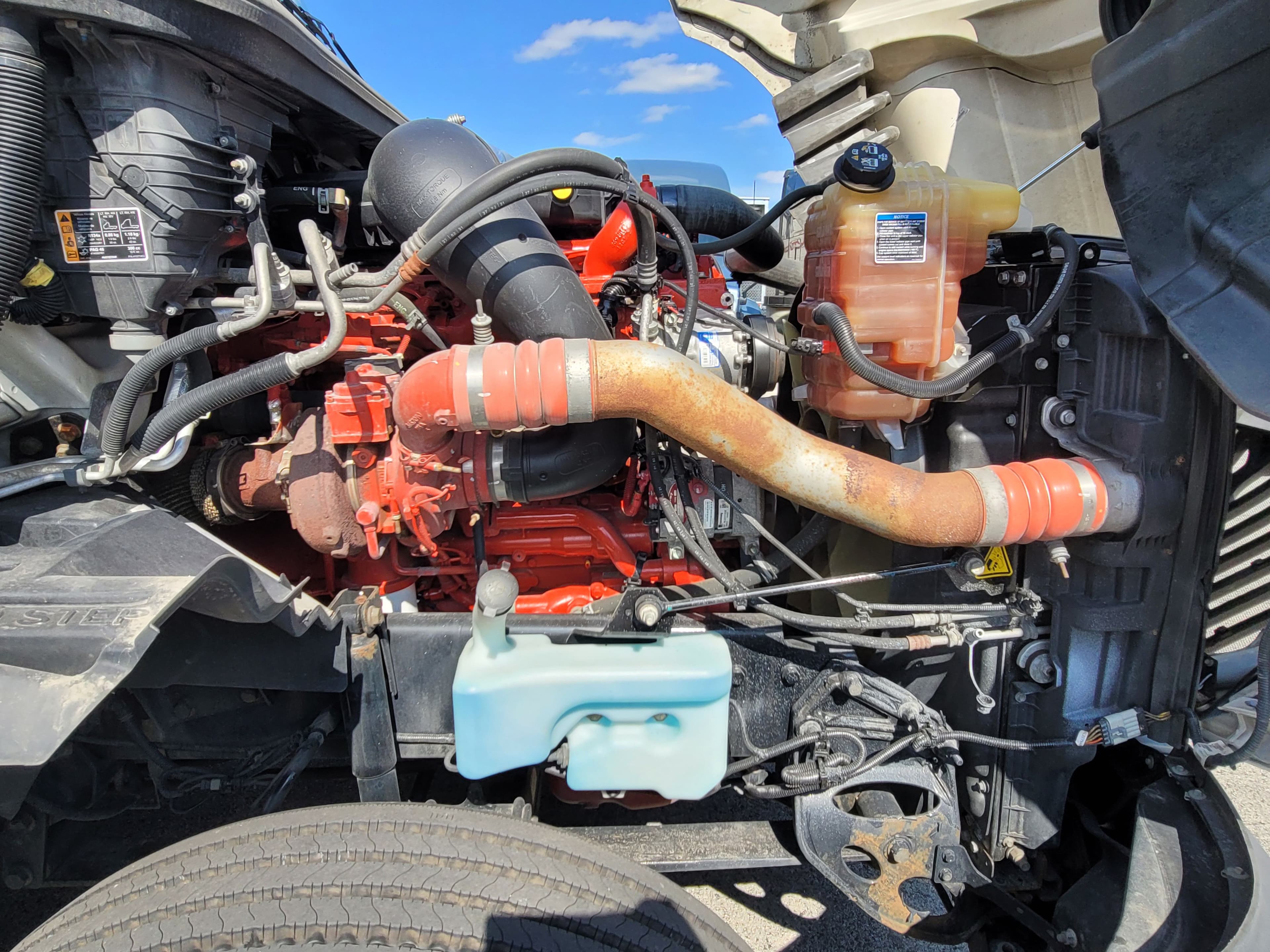 2022 International LT625 image 7