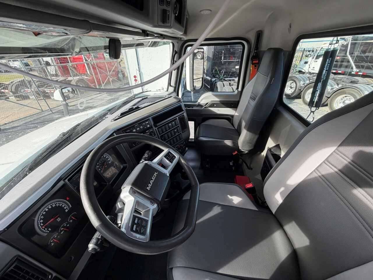 Used 2022 MACK ANTHEM Conventional - Day Cab in Fort Worth, TX image 11