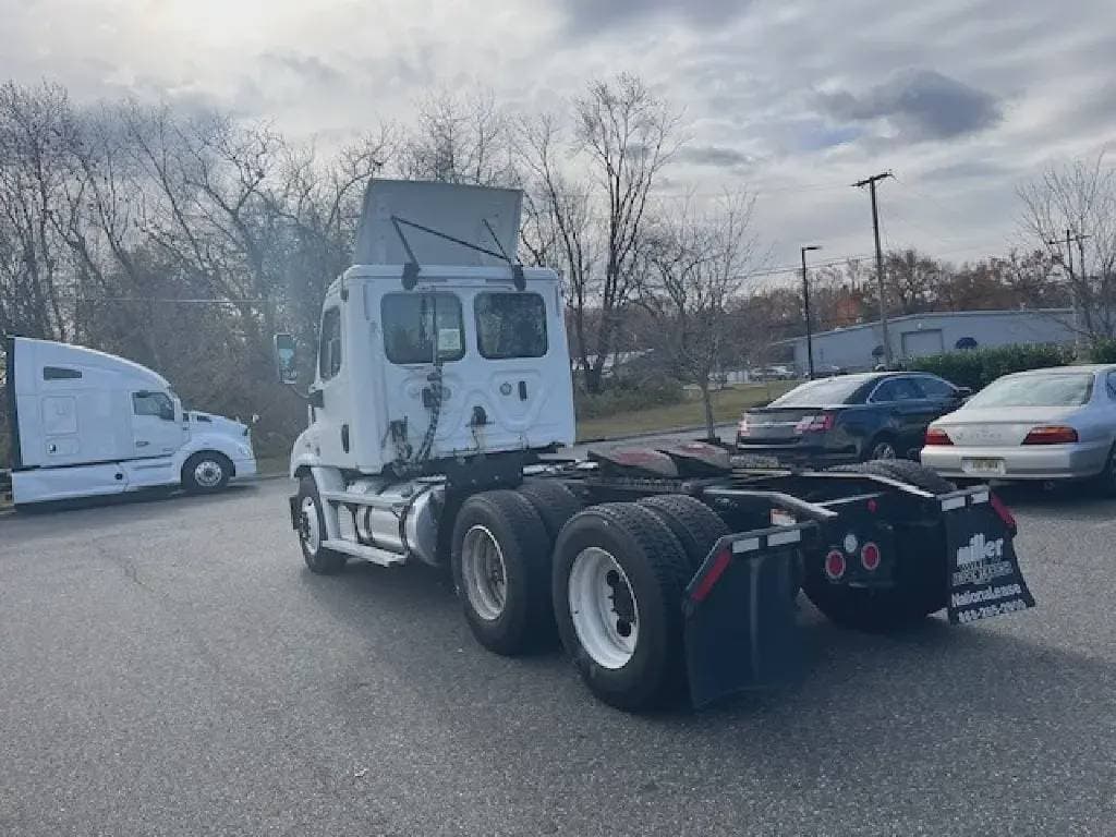 2020 Freightliner Cascadia 113 image 8