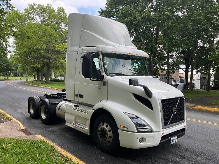2020 Volvo VNR image 1