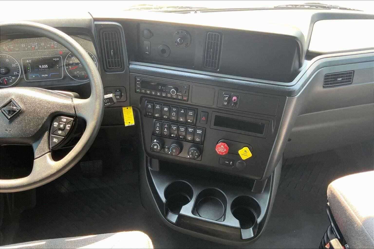 2023 International LT62F image 3