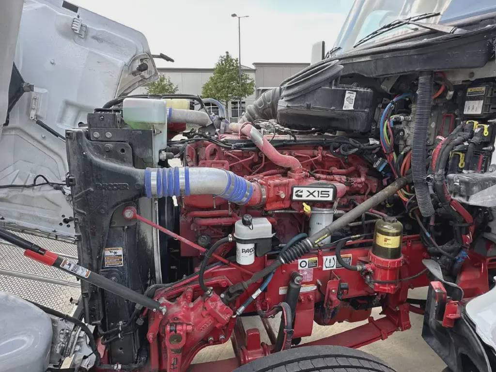 2022 Peterbilt 567 image 4