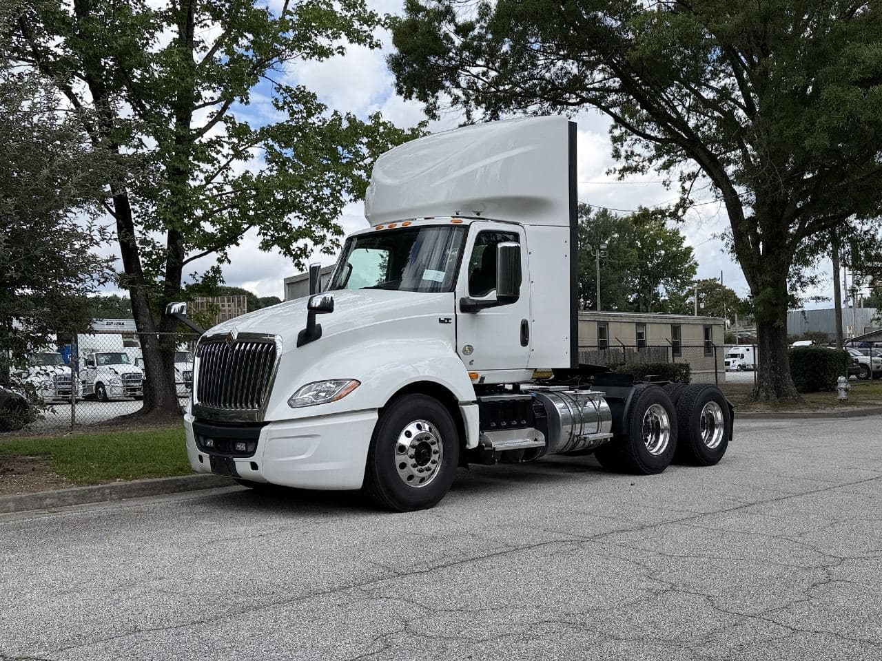 2019 International LT625 image 7