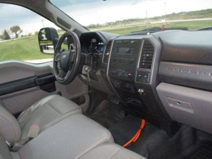 2017 Ford F-550 BUCKET TRUCK 92K MILES image 18