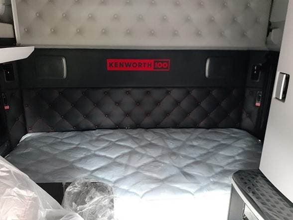 2024 Kenworth T680 image 3