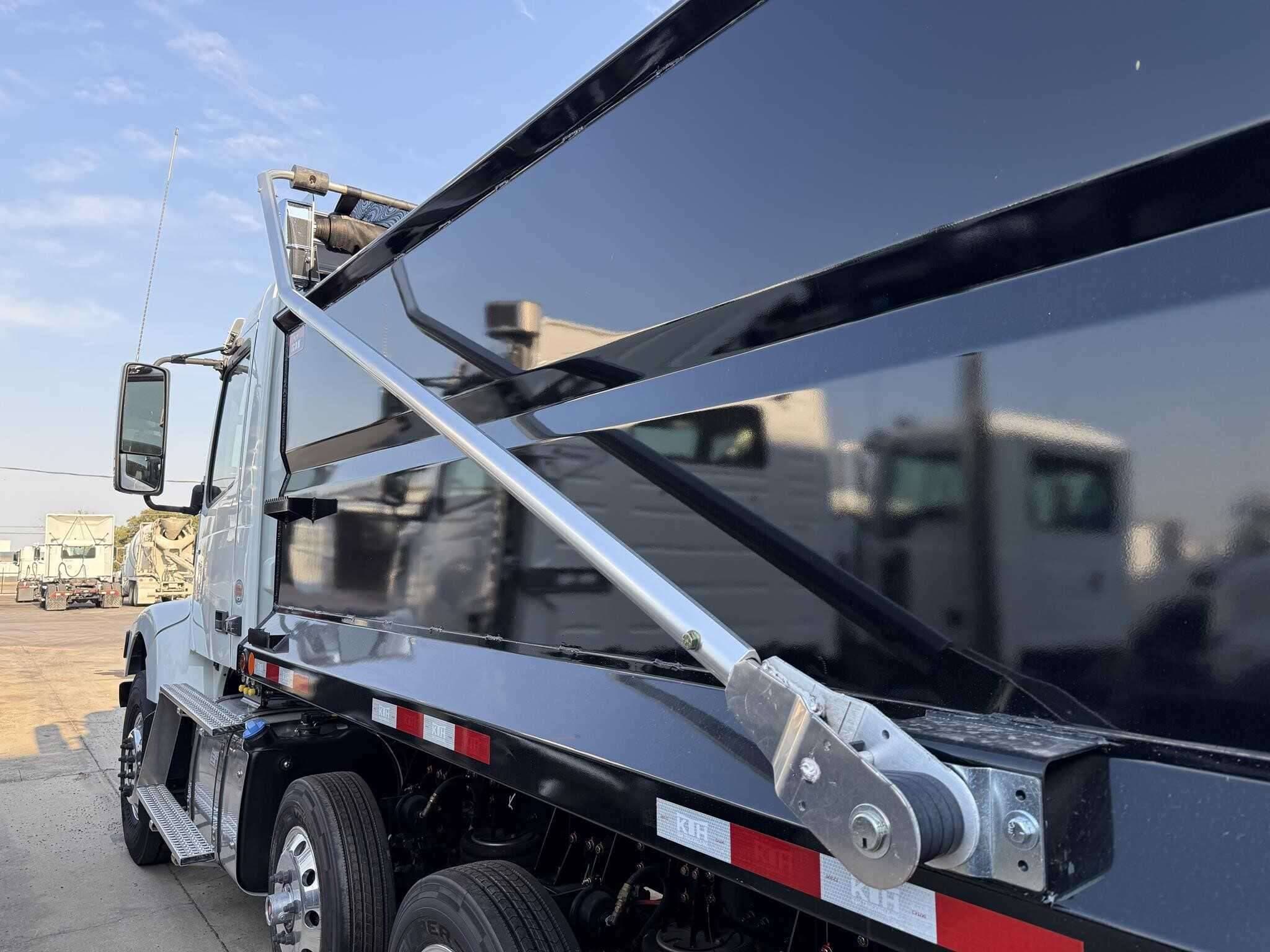 New 2026 VOLVO VHD64F300 Dump Truck in Dallas, TX image 3