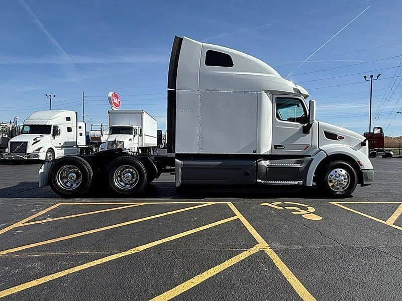 2021 Peterbilt 579 image 6
