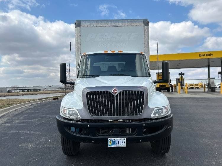 2022 International MV607 Box Truck - 220HP, 6 Speed Automatic, Roll up Door image 2