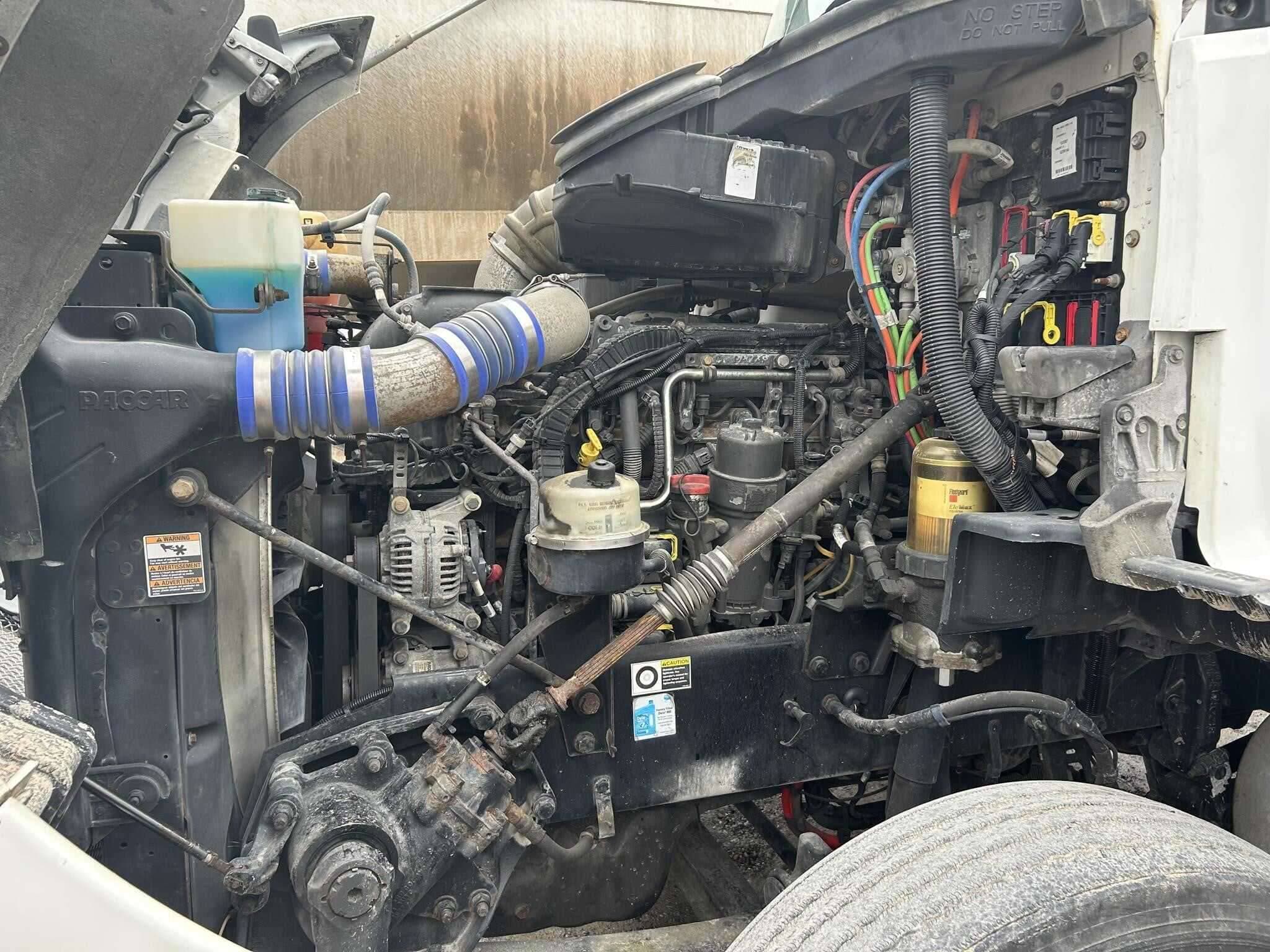 2016 Kenworth T880 image 6