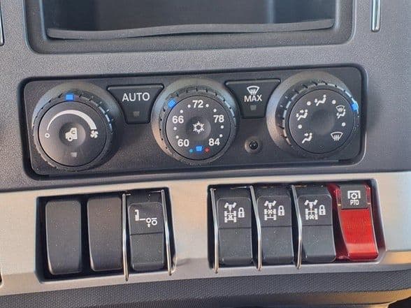 2025 Kenworth T880 image 23