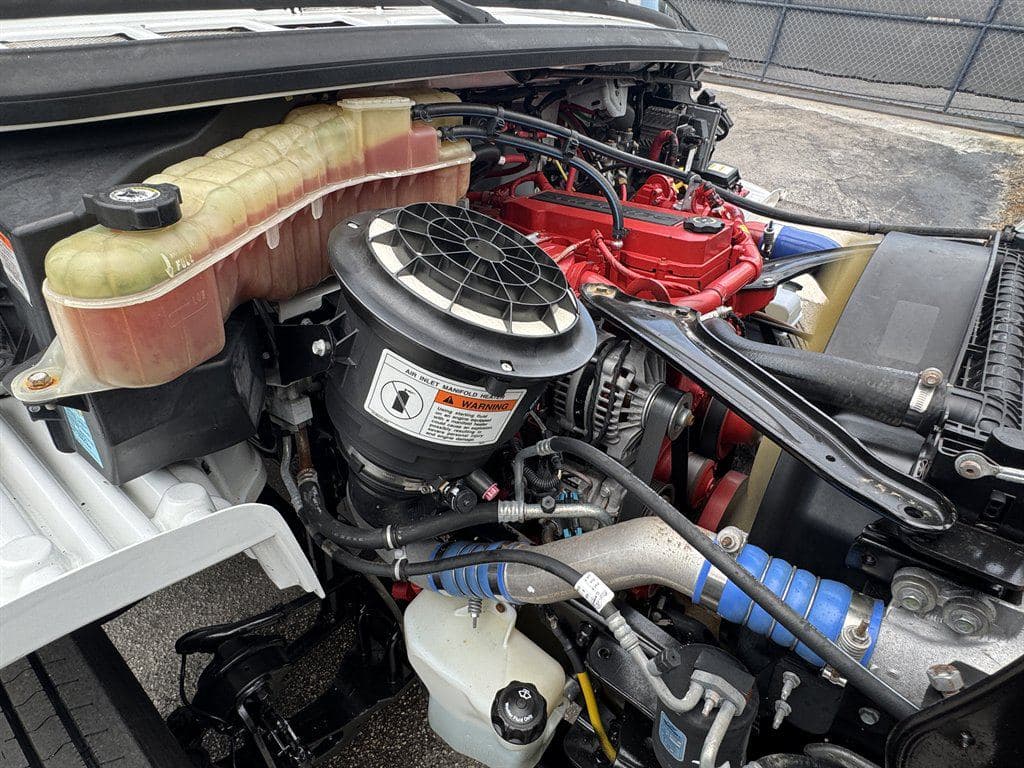 2018 Freightliner M2-106 image 44