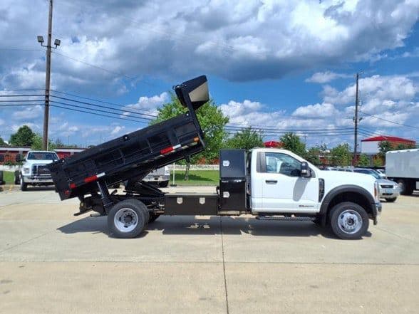 2025 Ford F600 image 3