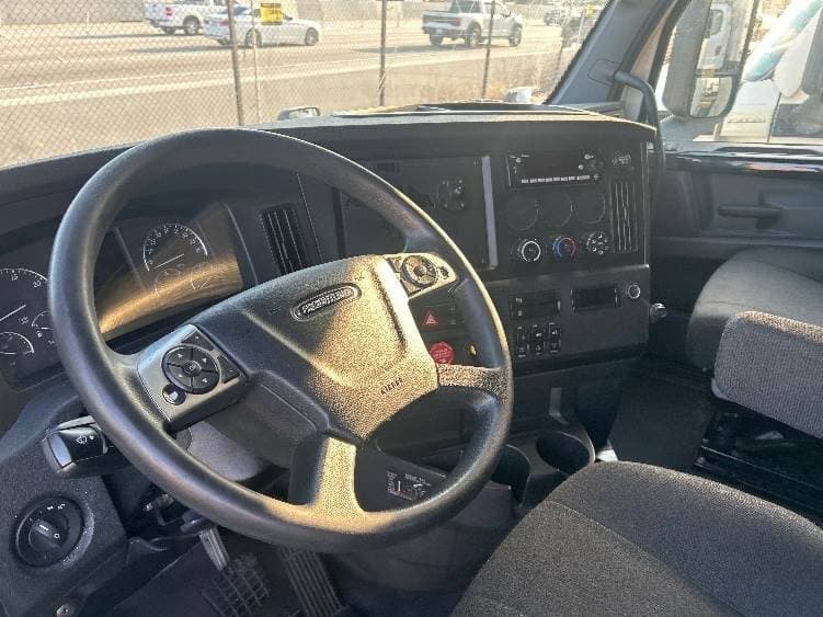 2024 Freightliner Cascadia 126 image 4