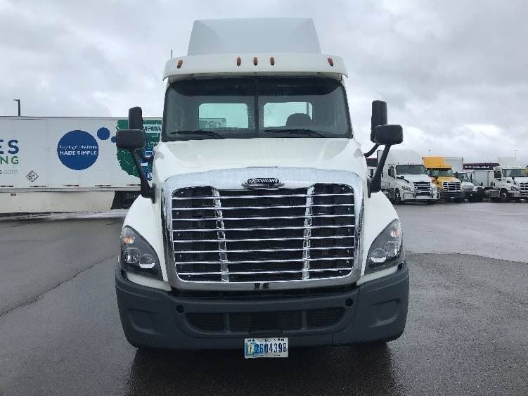 2018 Freightliner Cascadia image 2