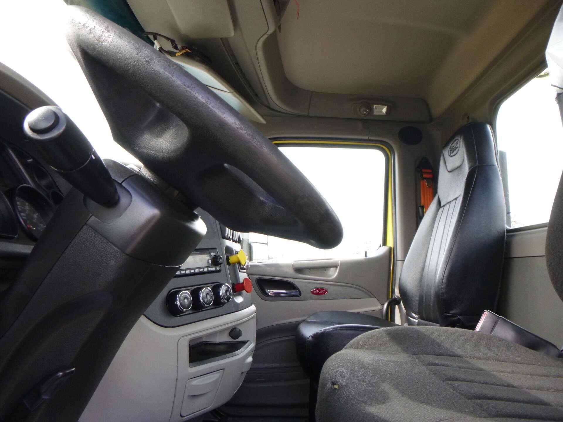 2021 Peterbilt 579 image 6