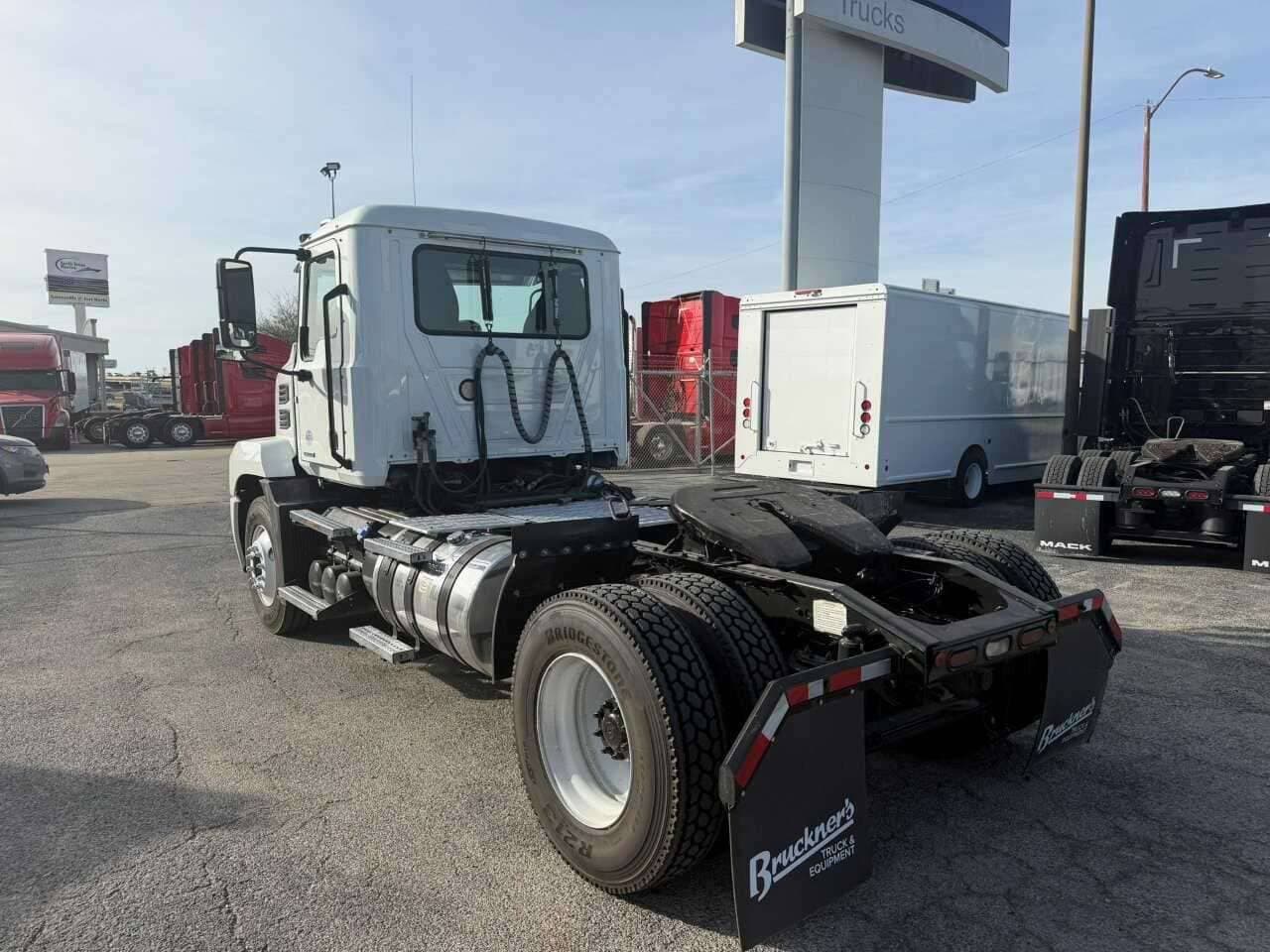 Used 2022 MACK ANTHEM Conventional - Day Cab in Fort Worth, TX image 8