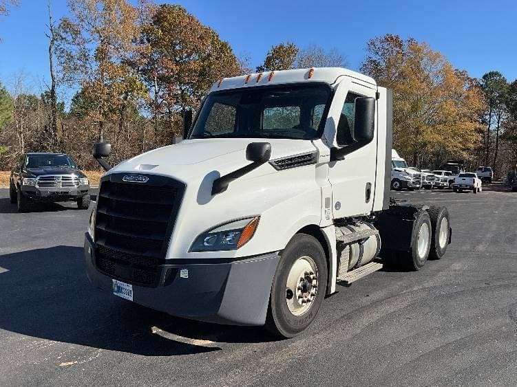 2021 Freightliner Cascadia image 1