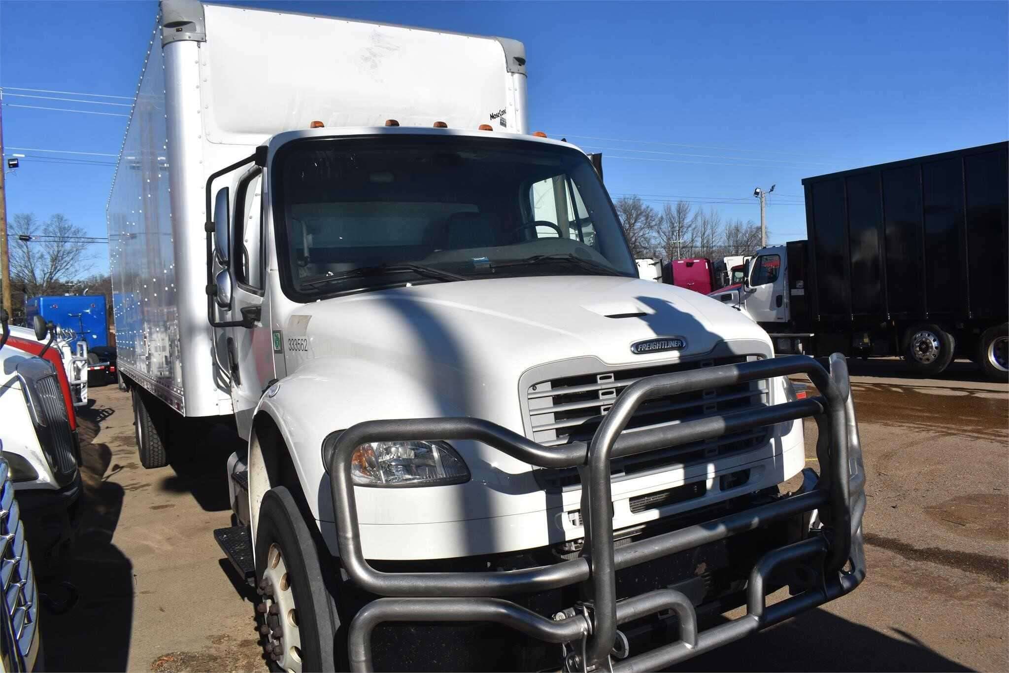2018 Freightliner M2 image 2