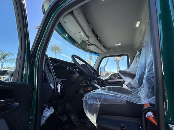 2026 Kenworth T880 image 8