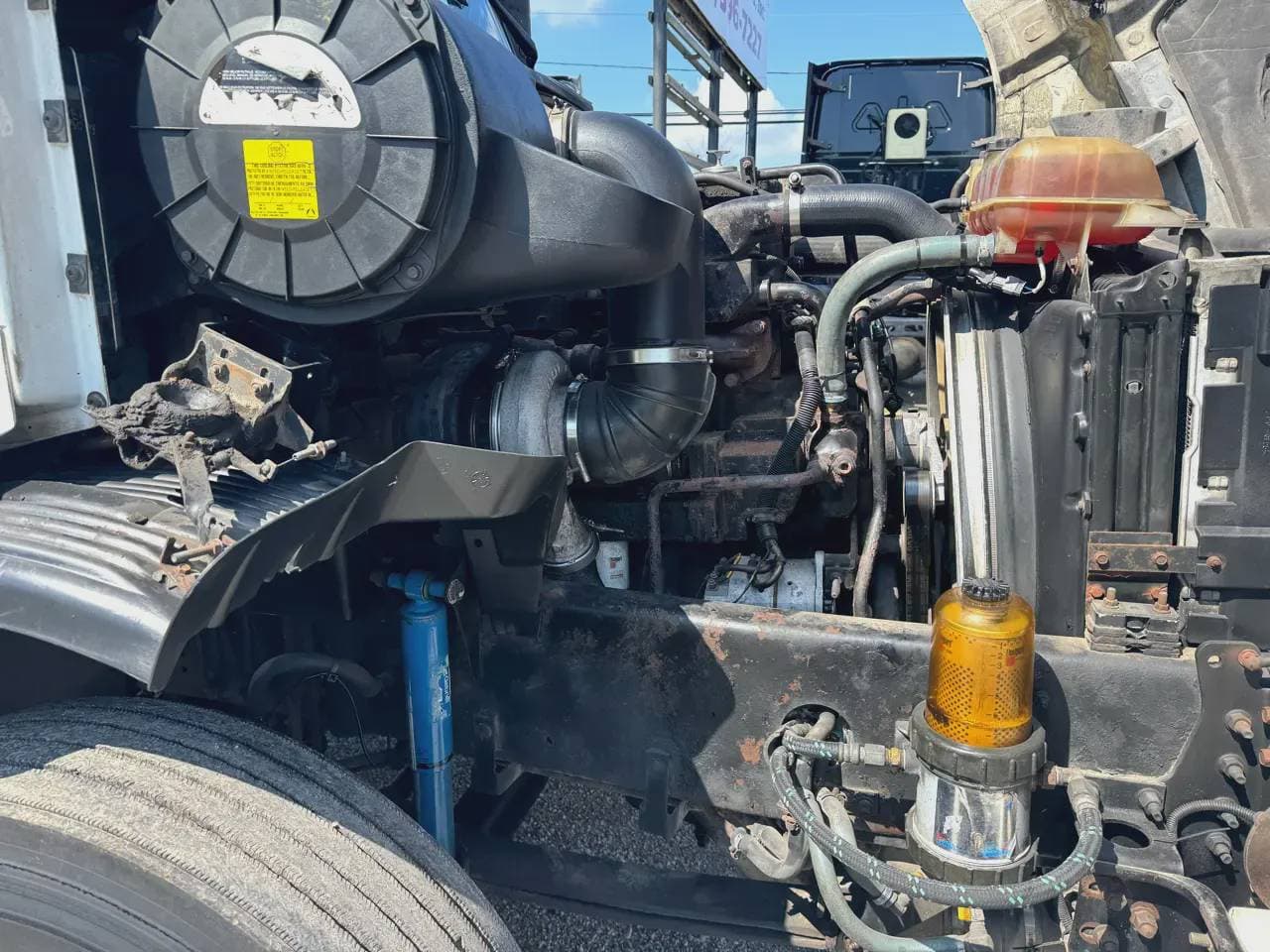 2003 Volvo VNL image 10