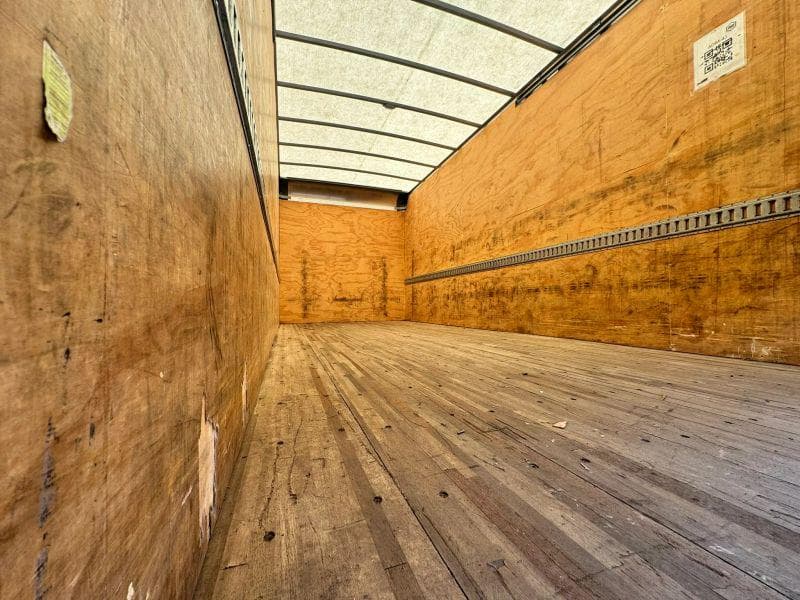 2019 Isuzu NPR image 9