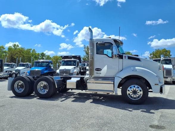 2025 Kenworth T880 image 17