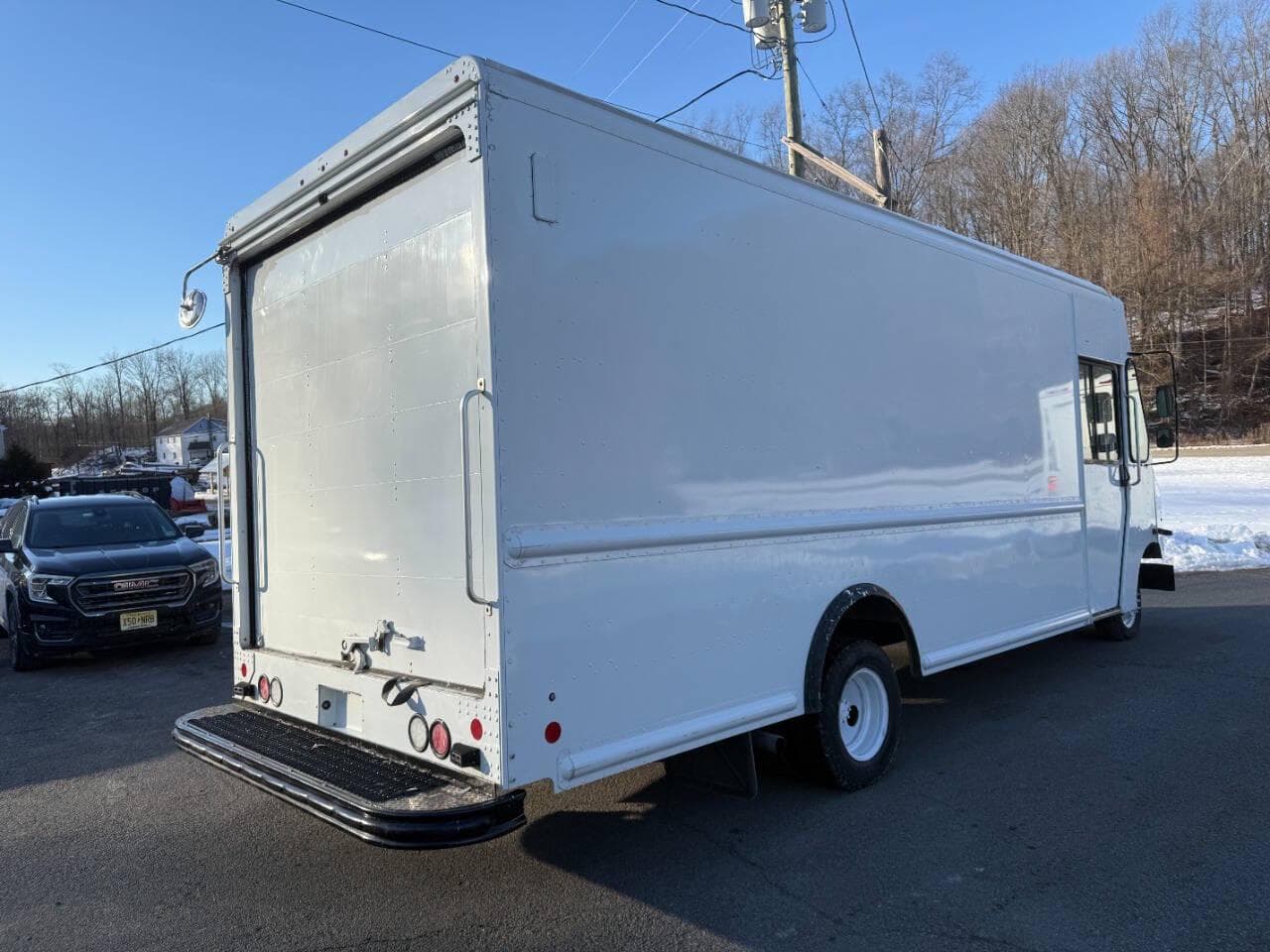 2018 Ford E-Series image 6