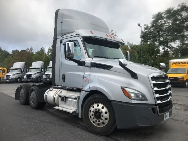 Used 2019 FREIGHTLINER Conventional - Day Cab, Tractor - CASCADIA 126 For Sale