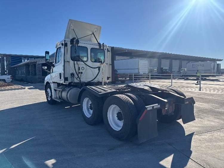 2018 Freightliner Cascadia image 11