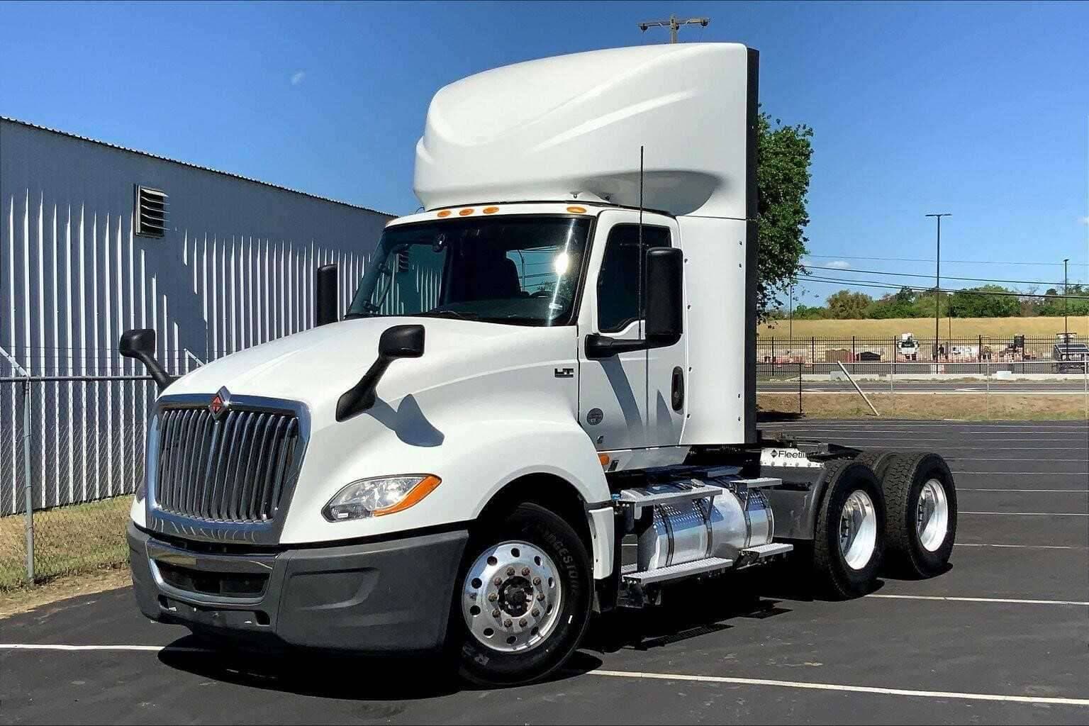 2020 International LT625 image 2