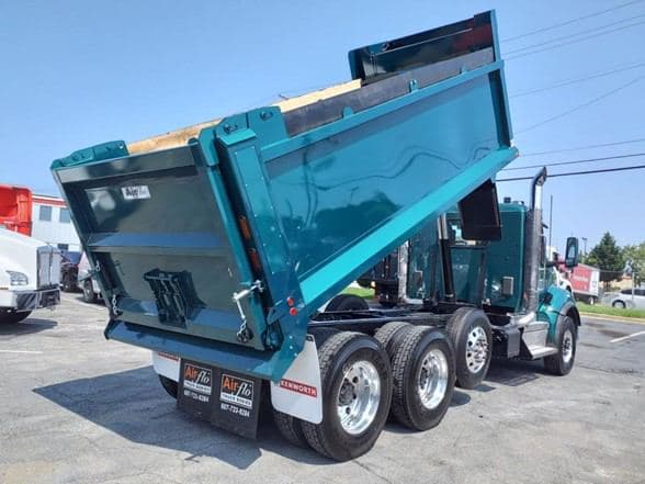 2025 Kenworth T880 image 14