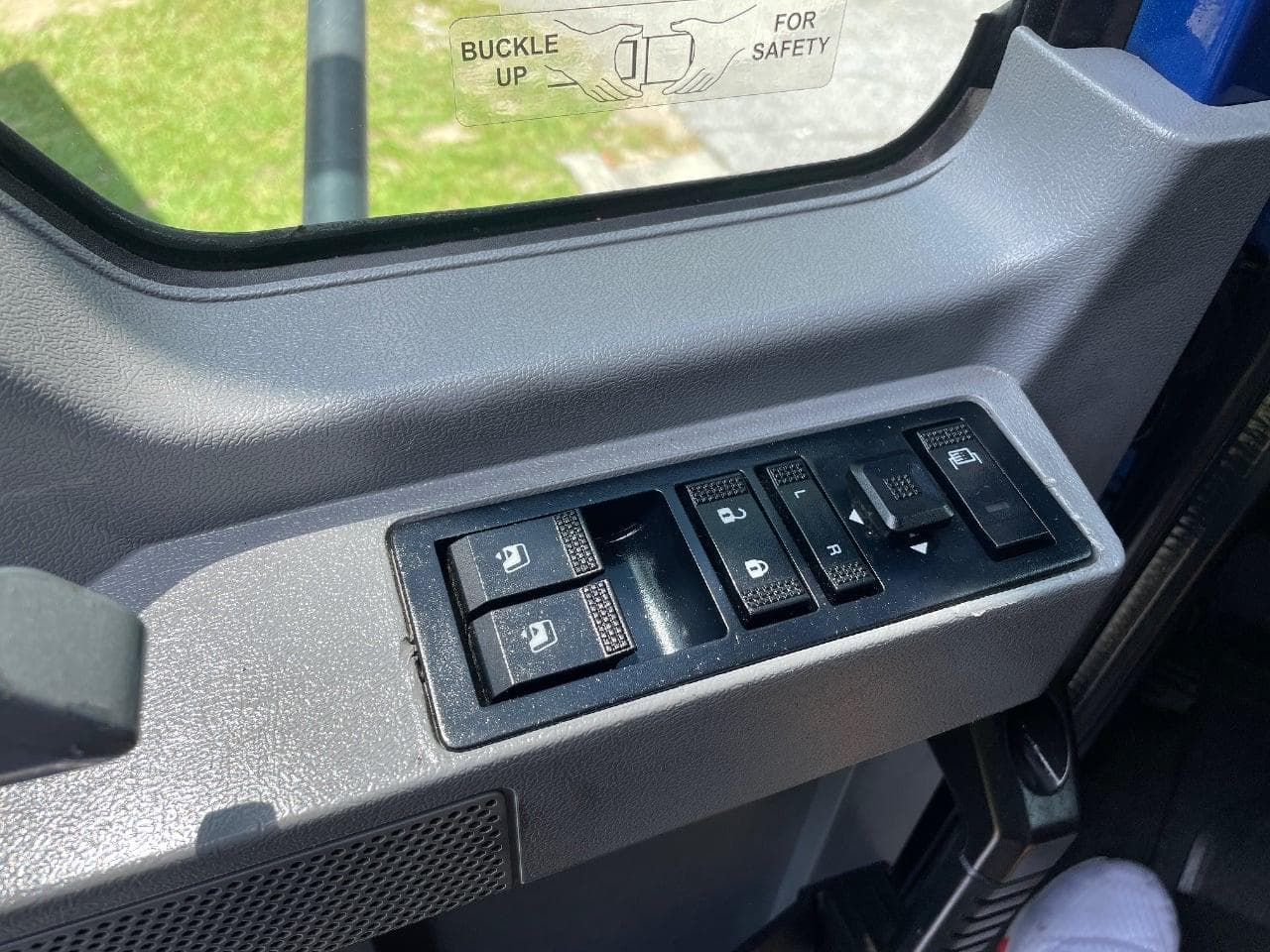 2019 Mack Anthem image 18