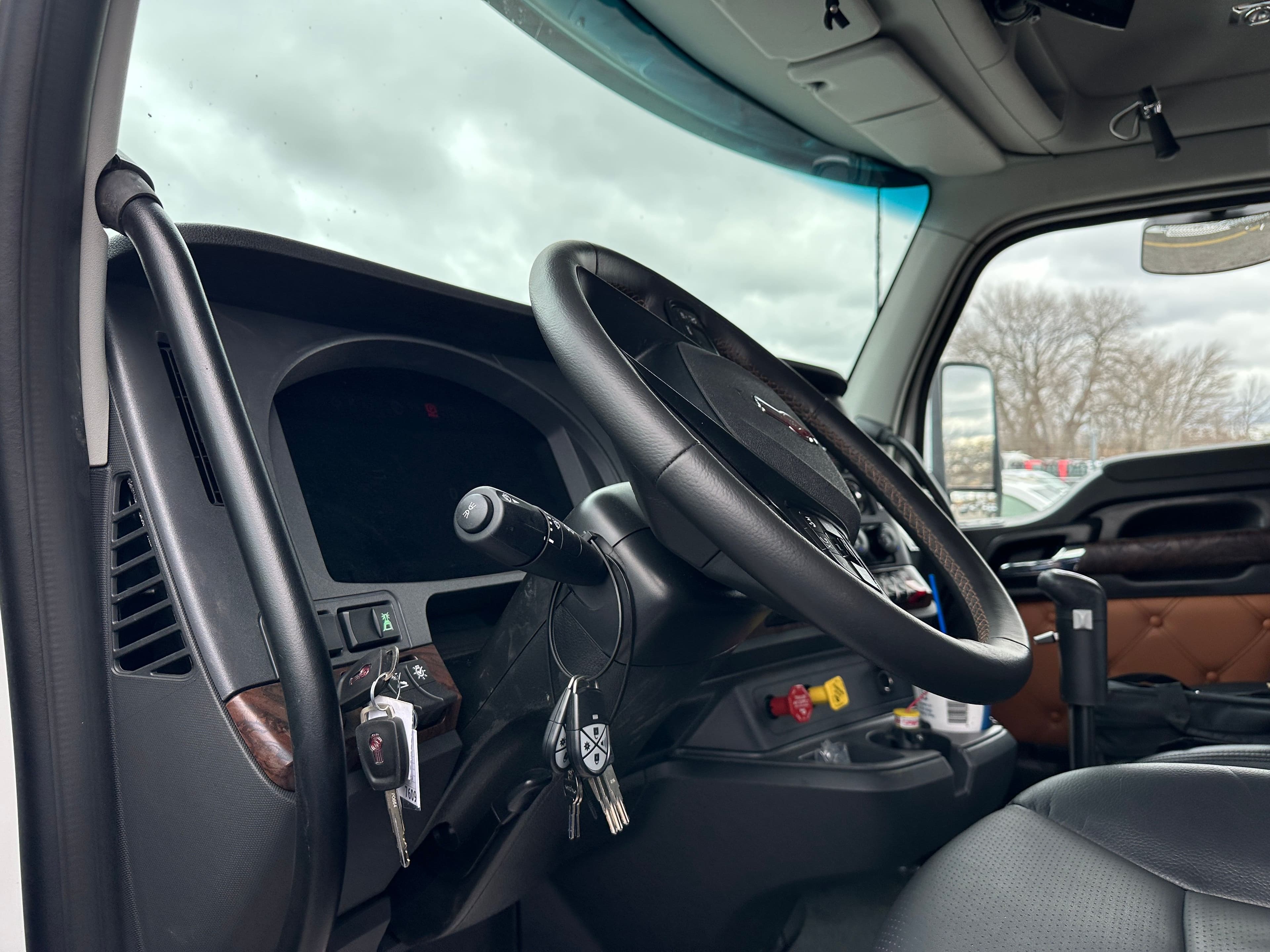 2025 Kenworth T880 with a Century 7035 image 22