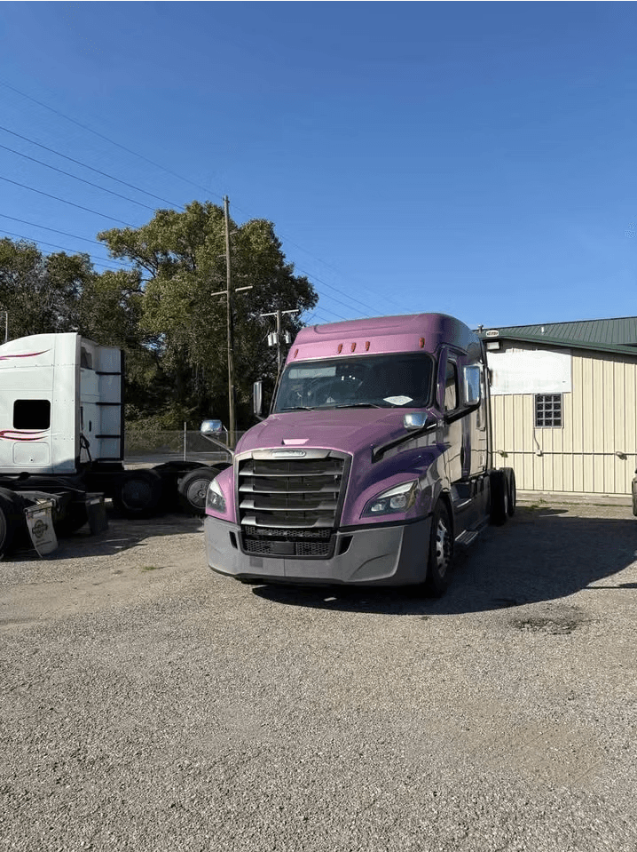 2022 Freightliner Cascadia image 1