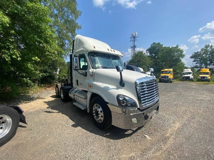 2018 Freightliner Cascadia image 2