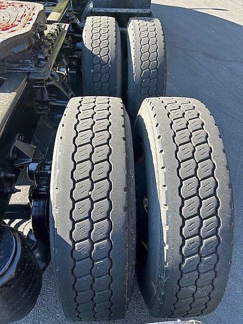 2023 Peterbilt 579 image 5