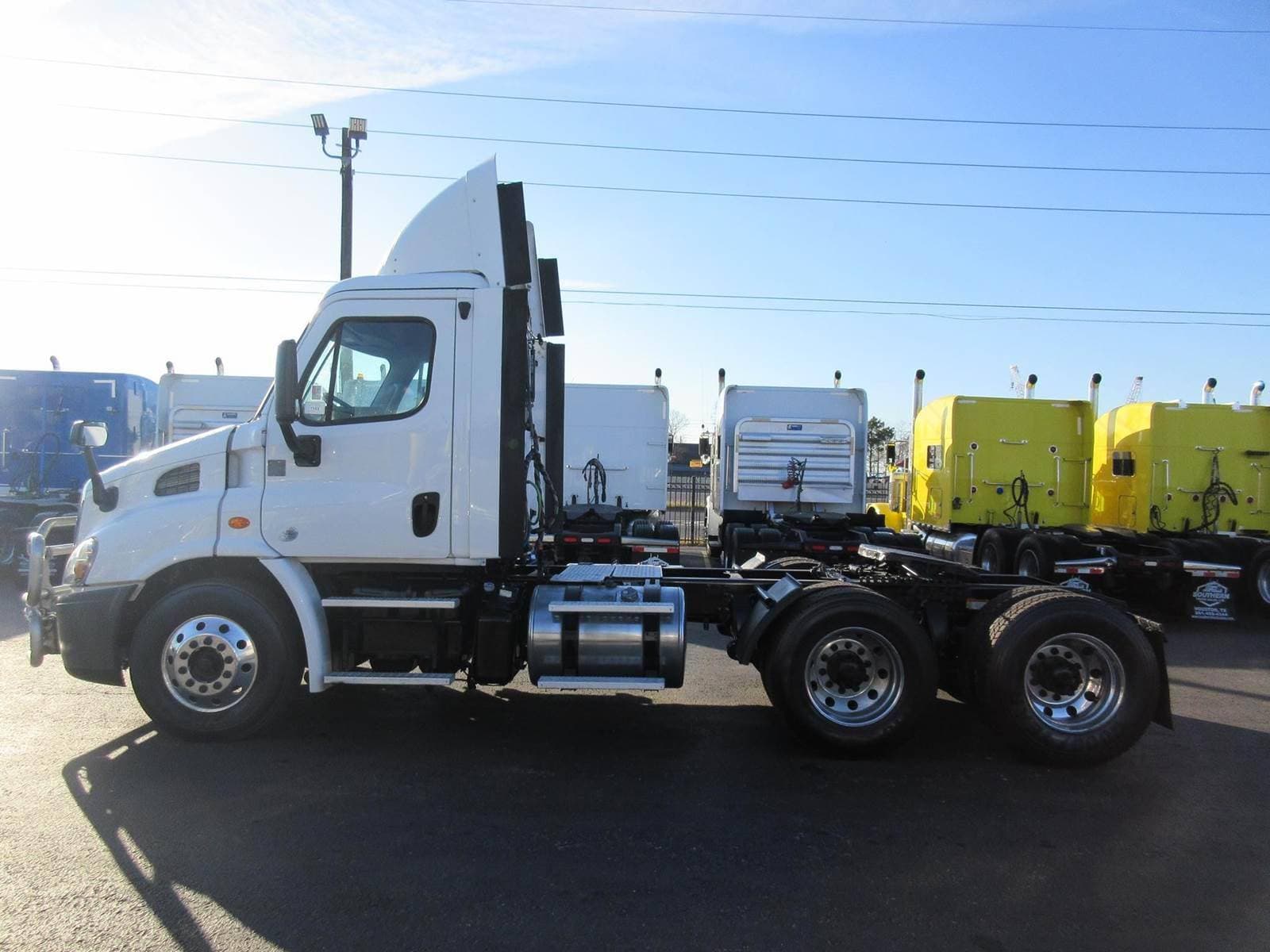 2018 Freightliner Cascadia 113 image 8