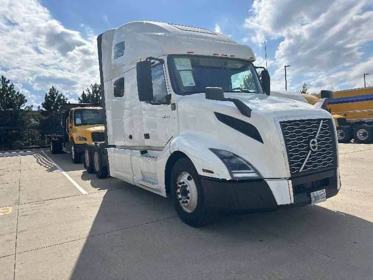 2023 Volvo VNL image 18